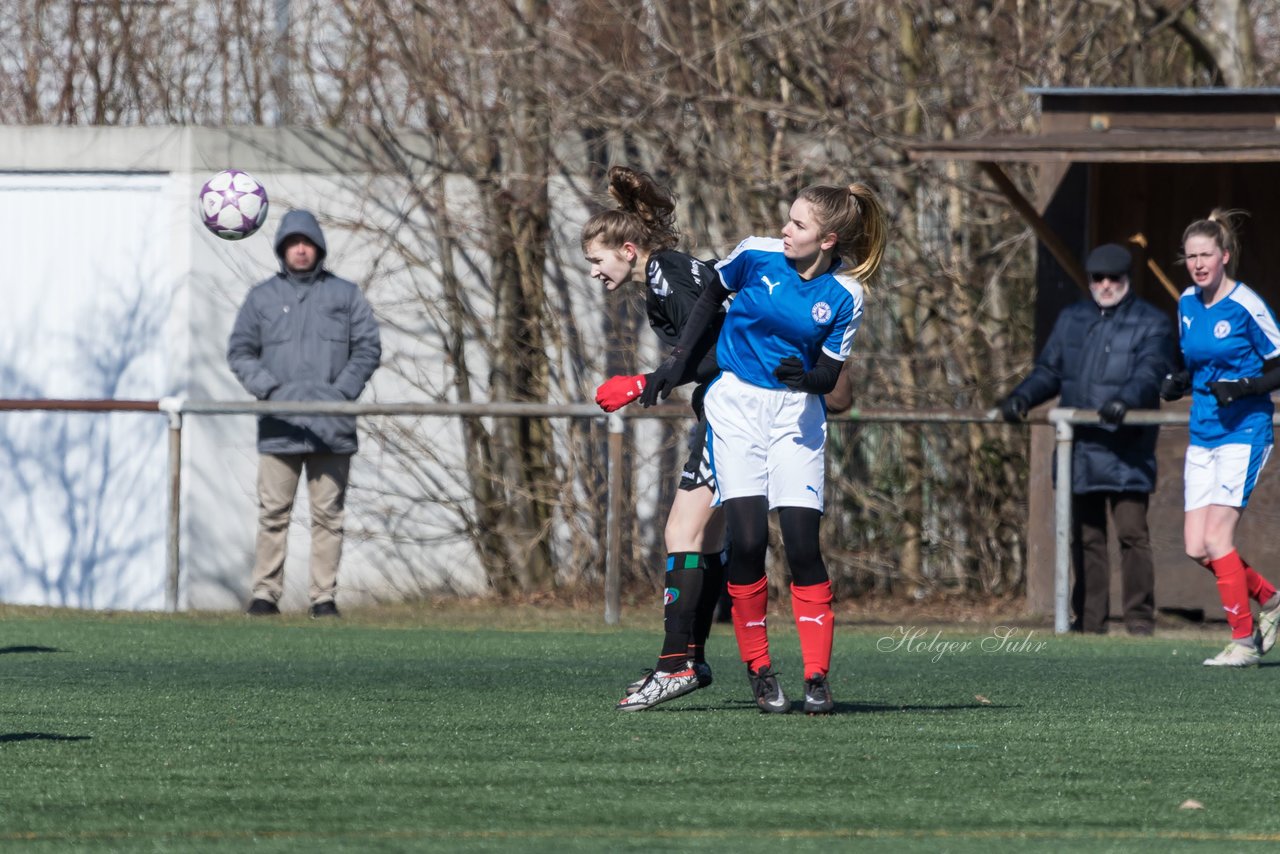 Bild 216 - B-Juniorinnen Halbfinale SVHU - Holstein Kiel : Ergebnis: 3:0